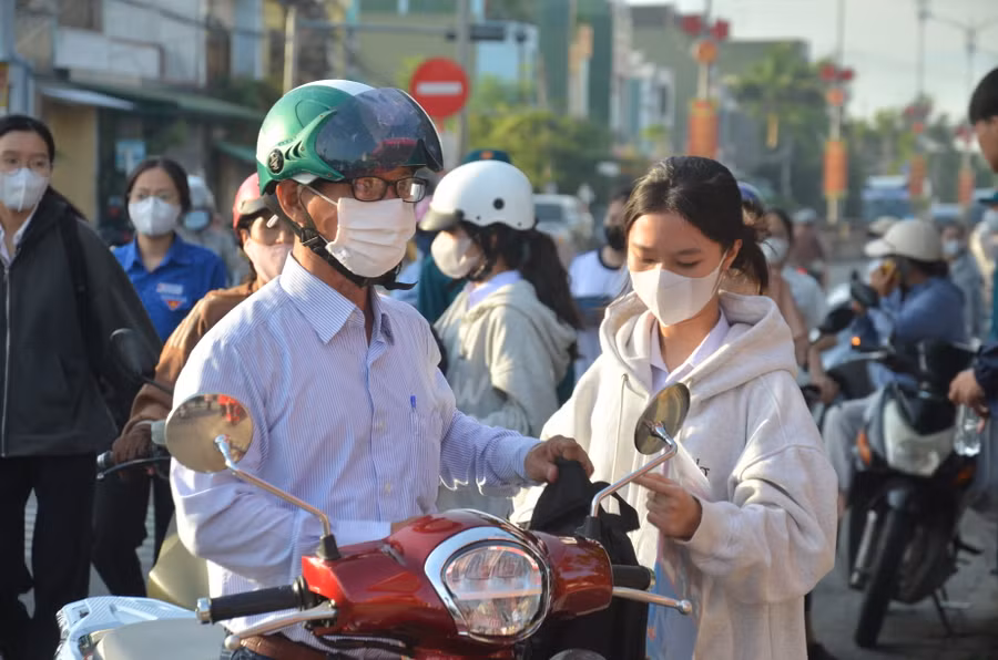 Ngày thi thứ hai tại Quảng Ngãi vẫn duy trì thời tiết nắng nóng.