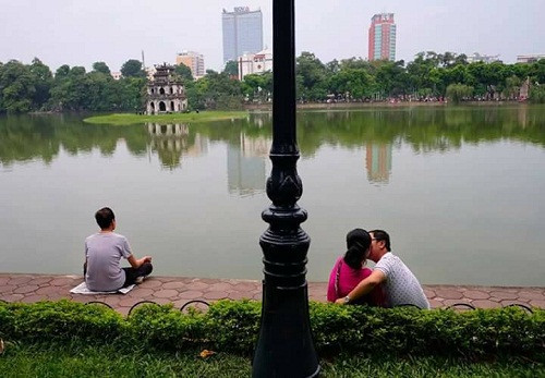 Tâm bất biến giữa dòng đời vạn biến. 10-anh-hai-hot-nhat-facebook-trong-ngay