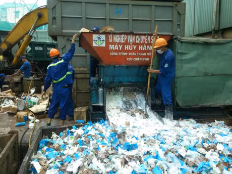 Tiêu hủy gần 50 tấn hàng hóa mỹ phẩm, thực phẩm nhập lậu