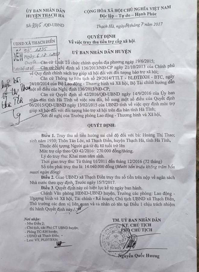 Quyết định truy thu số tiền mà ông Hệ đã sửa tuổi mẹ mình để trục lợi tiền trợ cấp. Quyết định truy thu số tiền mà ông Hệ đã sửa tuổi mẹ mình để trục lợi tiền trợ cấp.