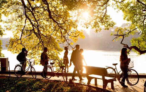 Dự báo thời tiết ngày 25/10: Hà Nội hanh khô, phía Nam mưa rải rác