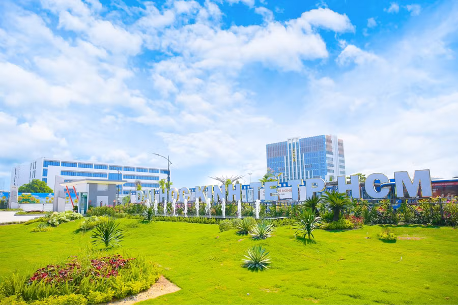 Trường Đại học kinh tế TP. Hồ Chí Minh (UEH): 45 năm - những thành quả đáng tự hào ảnh 1