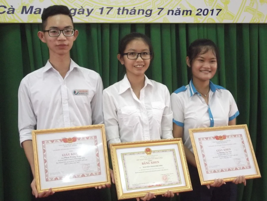 Cà Mau: Tuyên dương học sinh đạt thành tích cao trong kỳ thi THPT quốc gia 2017