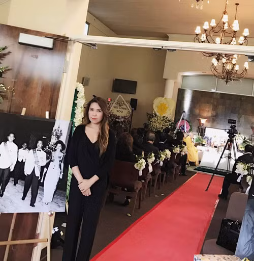 mc-ky-duyen-mac-ao-dai-den-trong-tang-le-cua-me-4