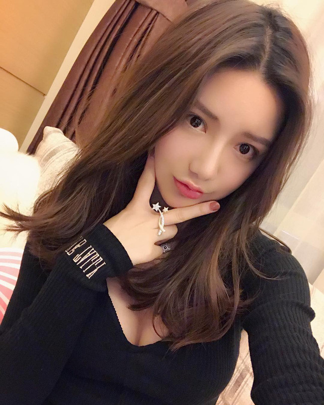 Xuất hiện cô bạn xinh xắn có vẻ ngoài giống hệt bà xã của Huỳnh Hiểu Minh ảnh 5