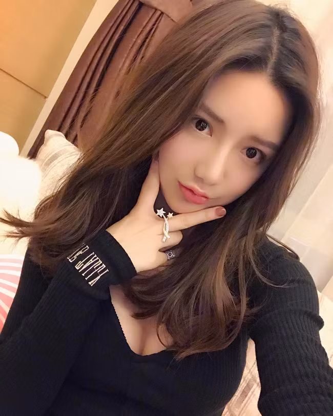 Xuất hiện cô bạn xinh xắn có vẻ ngoài giống hệt bà xã của Huỳnh Hiểu Minh ảnh 5