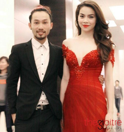 Với vẻ ngoài đầy nam tính, cùng gu thời trang sành điệu, ông chủ điển trai này khiến nhiều người nhầm lẫn là một ngôi sao điện ảnh của đất nước mặt trời mọc. Tài giỏi và thành đạt, Nguyễn Quốc Đức có một lượng fan hùng hậu lên tới gần nửa triệu người theo dõi. Với vẻ ngoài đầy nam tính, cùng gu thời trang sành điệu, ông chủ điển trai này khiến nhiều người nhầm lẫn là một ngôi sao điện ảnh của đất nước mặt trời mọc. Tài giỏi và thành đạt, Nguyễn Quốc Đức có một lượng fan hùng hậu lên tới gần nửa triệu người theo dõi.