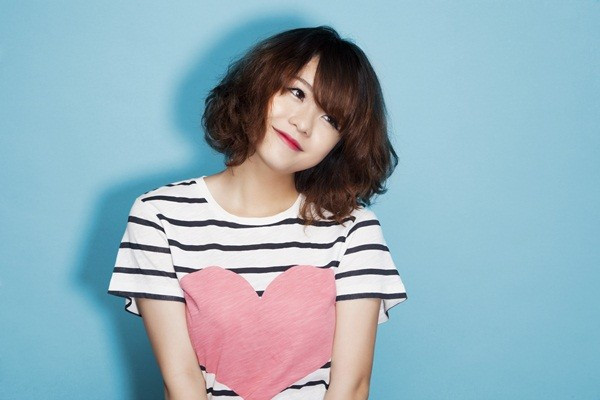 Tóc bob xoăn mang lại diện mạo trẻ trung và năng động cho bạn gái.