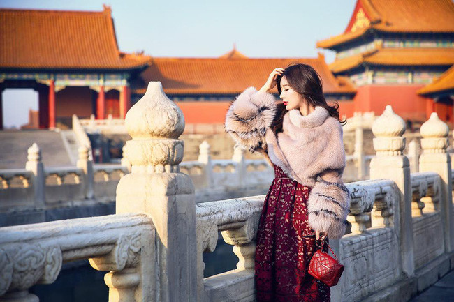 Xuất hiện cô bạn xinh xắn có vẻ ngoài giống hệt bà xã của Huỳnh Hiểu Minh ảnh 8