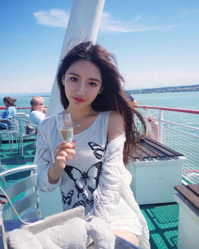 Xuất hiện cô bạn xinh xắn có vẻ ngoài giống hệt bà xã của Huỳnh Hiểu Minh ảnh 12