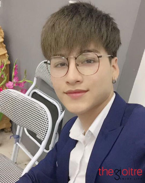 "Ngoài là một thợ cắt tóc Quang Anh còn mong muốn sau này có thể trở thành một mẫu chuyên nghiệp"- chàng hot boy chia sẻ. "Ngoài là một thợ cắt tóc Quang Anh còn mong muốn sau này có thể trở thành một mẫu chuyên nghiệp"- chàng hot boy chia sẻ.