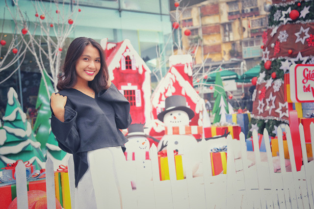 Hoa khôi ĐH Quốc gia Hà Nội duyên dáng đón Noel ảnh 3 Xinh đẹp, thân thiện, hòa đồng, Bá Thu Huệ còn khiến nhiều người ngưỡng mộ bởi thành tích học tập đáng nể. Học năm 2 đại học cô đã lấy được chứng chỉ N2 - cấp độ cao thứ 2 trong thang đánh giá tiếng Nhật.