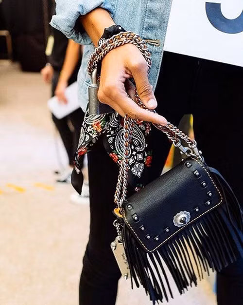 5 tuyệt chiêu để xài đồ bình dân mà trông vẫn cực sang ảnh 11