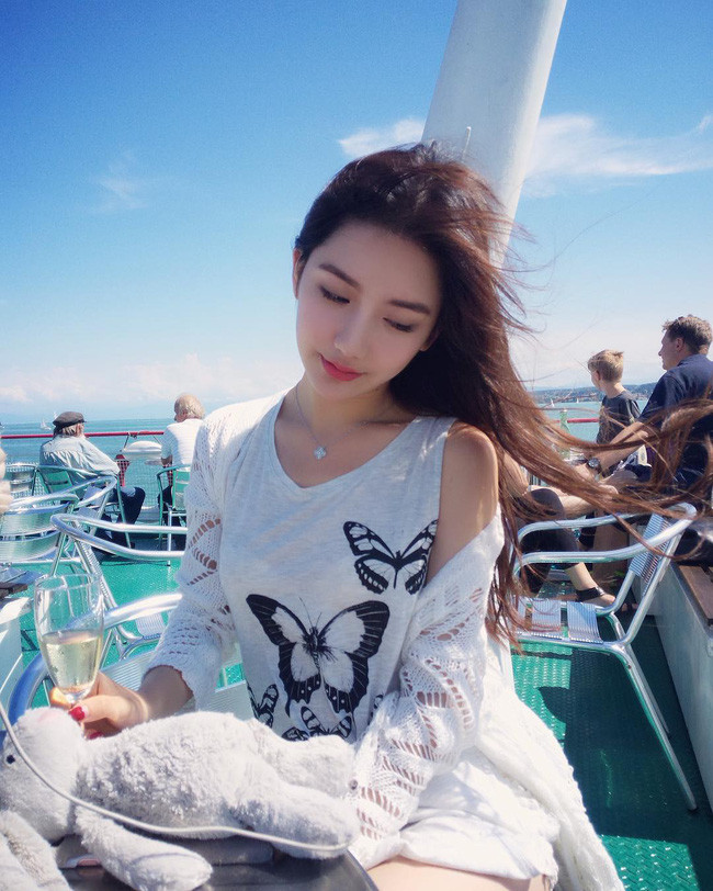 Xuất hiện cô bạn xinh xắn có vẻ ngoài giống hệt bà xã của Huỳnh Hiểu Minh ảnh 7