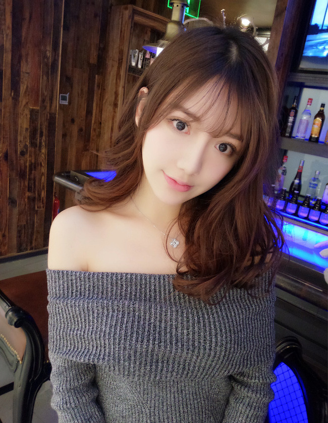 Xuất hiện cô bạn xinh xắn có vẻ ngoài giống hệt bà xã của Huỳnh Hiểu Minh ảnh 2