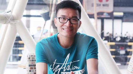 Phạm Anh Cường bỏ lương nghìn USD để làm hoa giấy nghệ thuật.