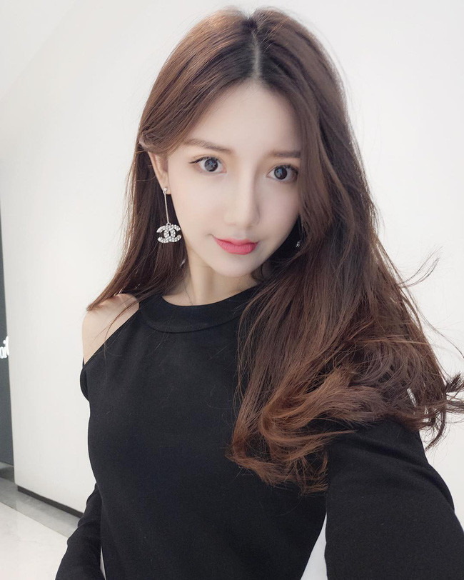 Xuất hiện cô bạn xinh xắn có vẻ ngoài giống hệt bà xã của Huỳnh Hiểu Minh ảnh 6