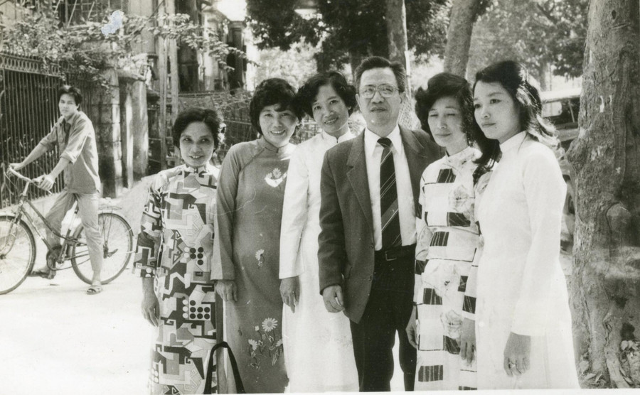...và chúng tôi, những ngày dưới mái nhà Báo Giáo dục và Thời đại. ...và chúng tôi, những ngày dưới mái nhà Báo Giáo dục và Thời đại.