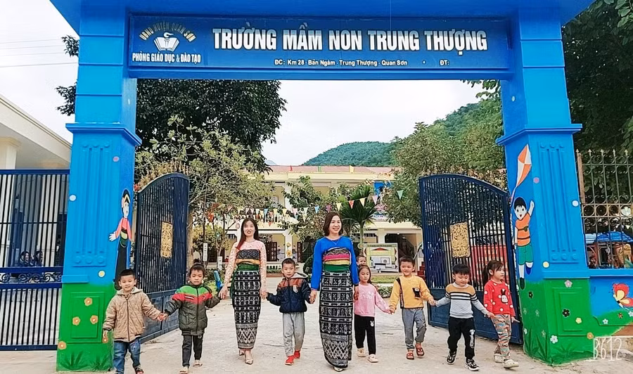 Cô trò Trường Mầm non Trung Thượng.