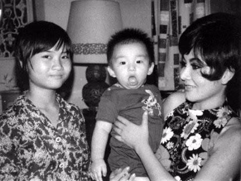 Thẩm Thúy Hằng có 1 con trong cuộc hôn nhân đầu và 4 người con trong cuộc hôn nhân thứ 2. Thẩm Thúy Hằng có 1 con trong cuộc hôn nhân đầu và 4 người con trong cuộc hôn nhân thứ 2.