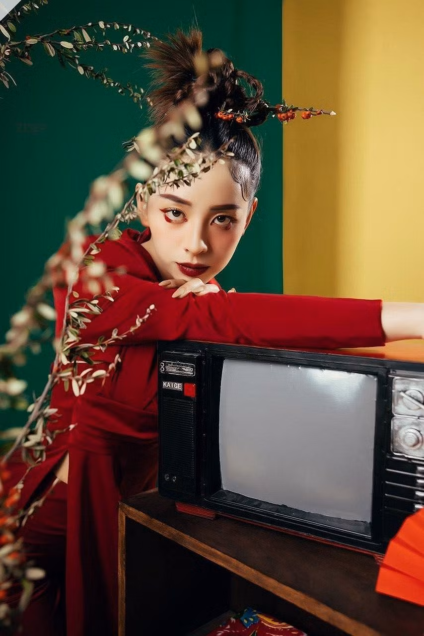 Nhan sắc nóng bỏng và đầy sức sống.