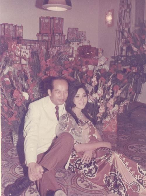 Thẩm Thúy Hằng và chồng - TS Nguyễn Xuân Oánh. Thẩm Thúy Hằng và chồng - TS Nguyễn Xuân Oánh.