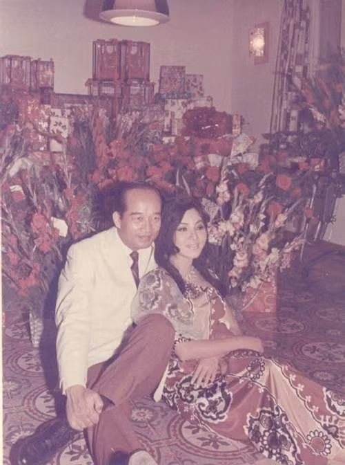 Thẩm Thúy Hằng và chồng - TS Nguyễn Xuân Oánh.