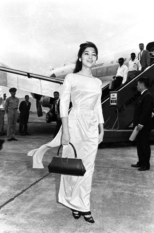 Trước khi qua đời, bà sống ẩn dật, ăn chay trường, tụng kinh và làm từ thiện. Trước khi qua đời, bà sống ẩn dật, ăn chay trường, tụng kinh và làm từ thiện.