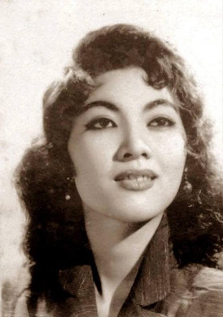 Không chỉ là một minh tinh điện ảnh, Thẩm Thúy Hằng còn là một nữ hoàng sắc đẹp. Không chỉ là một minh tinh điện ảnh, Thẩm Thúy Hằng còn là một nữ hoàng sắc đẹp.