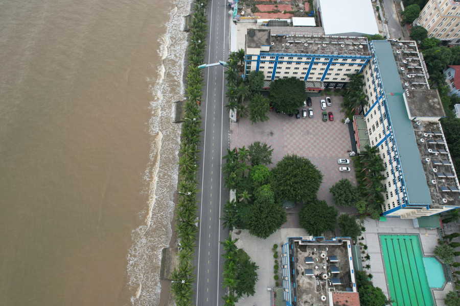 Huyện Hoằng Hóa đặt mục tiêu phấn đấu trong năm 2023 sẽ đón được hơn 1,4 triệu lượt du khách, doanh thu từ hoạt động du lịch đạt 2.850 tỉ đồng. (Ảnh: NT) Huyện Hoằng Hóa đặt mục tiêu phấn đấu trong năm 2023 sẽ đón được hơn 1,4 triệu lượt du khách, doanh thu từ hoạt động du lịch đạt 2.850 tỉ đồng. (Ảnh: NT)