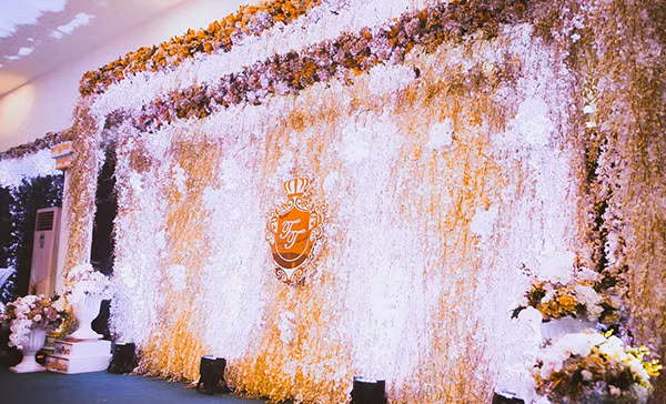 Đám cưới tiền tỷ, rước dâu bằng máy bay và siêu xe ảnh 9