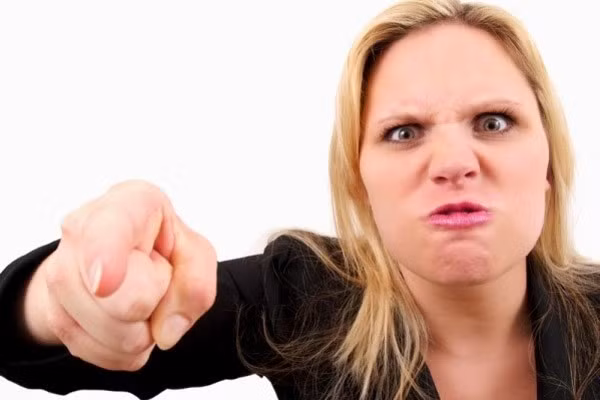 7 dấu hiệu nhận biết một người bạn xấu