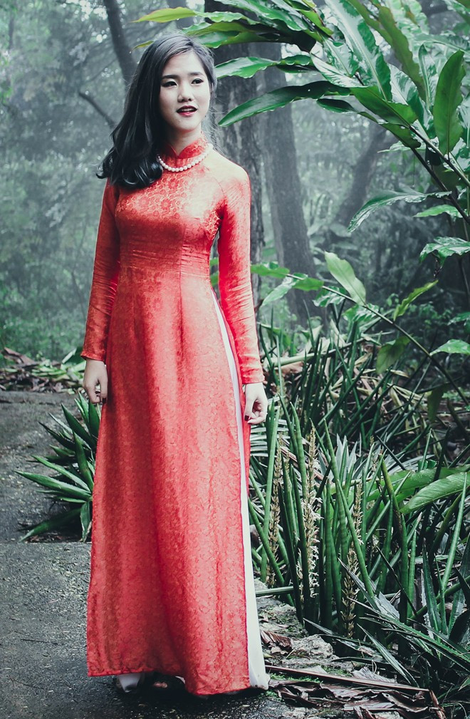 Nét đẹp của Phan Quỳnh Hương, sinh viên lớp PR K33, Học viện Báo chí Tuyên truyền. Top 10 Miss Báo chí khoe dáng trong trang phục áo dài