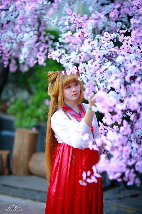 Dù không có gì nổi trội và cũng không đi sâu vào “làng” showbiz nhưng hot girl mặt mộc, xinh lung linh vẫn cuốn hút gần 300 ngàn người theo dõi trên mạng xã hội.