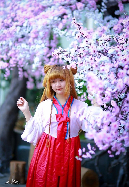 Bình thường để hình ảnh luôn được đẹp trong mắt mọi người các hot girl khá để ý trong việc make-up, đầu tóc chỉn chu trước khi ra đường hoặc trước khi up một tấm hình lên mạng xã hội photoshop cho thật lung linh.