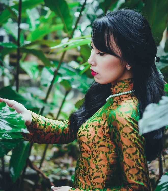 Nguyễn Thanh Mai - sinh viên lớp Báo in K35A1, luôn quan niệm, áo dài là bộ trang phục tượng trưng cho vẻ đẹp người phụ nữ Việt Nam. Trong cuộc sống, nữ sinh mơ ước trở thành một nhà báo giỏi, một doanh nhân thành đạt. Top 10 Miss Báo chí khoe dáng trong trang phục áo dài