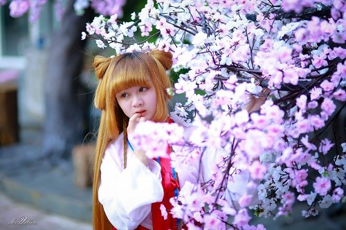 Nhiều người còn cho rằng, hầu hết hot girl ngày nay chẳng dám up ảnh mà không make-up, vì nếu bỏ lớp trang điểm ra sợ người ta bảo "thiên nga" giờ đã hóa thành nàng "vịt".