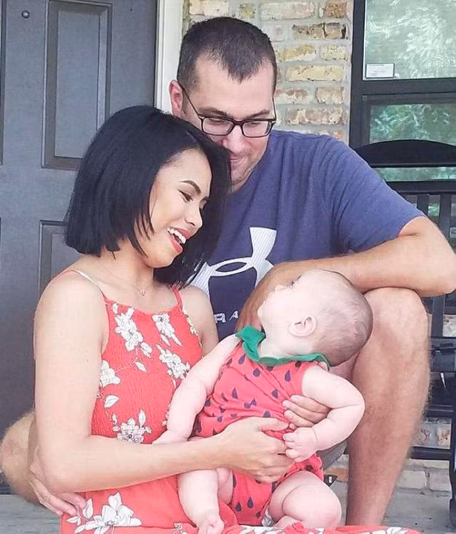 Hiện tại, bé Olivia đã được 6 tháng tuổi và Jarrell vẫn không quên làm đẹp cho mình