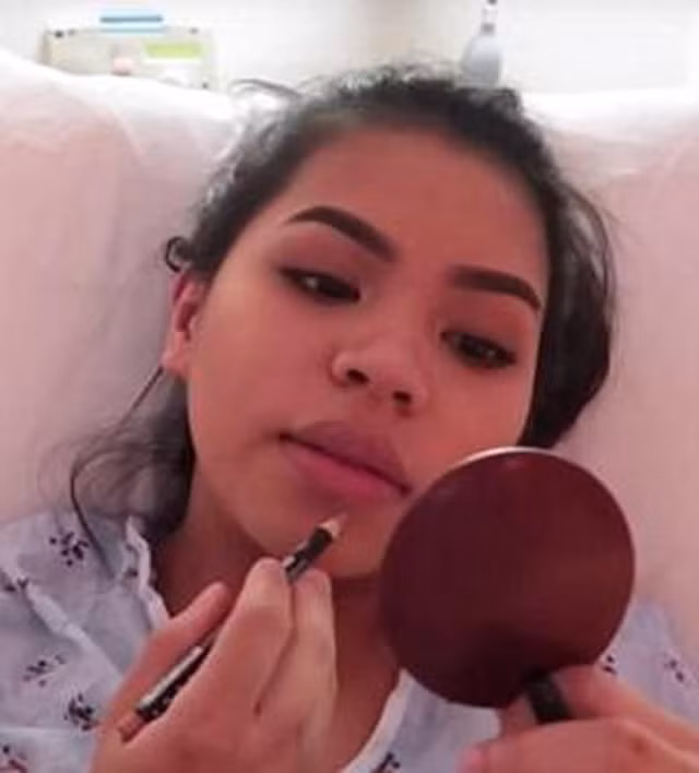 Tô viền môi kỹ càng