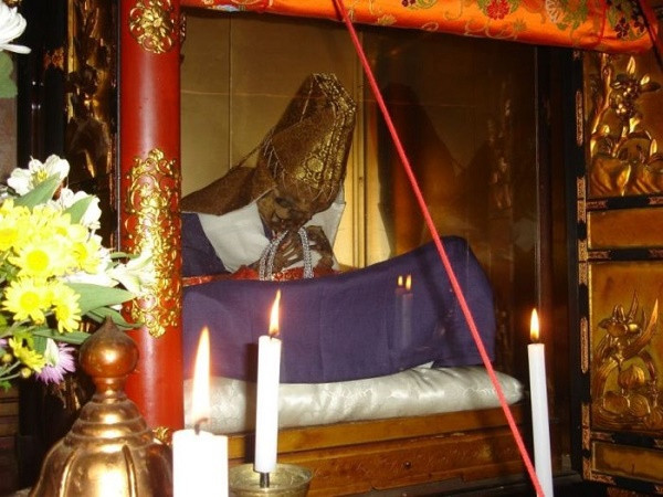 Bí ẩn thuật nhịn ăn để tự ướp xác của nhà sư ở Nhật Bản - ảnh 3