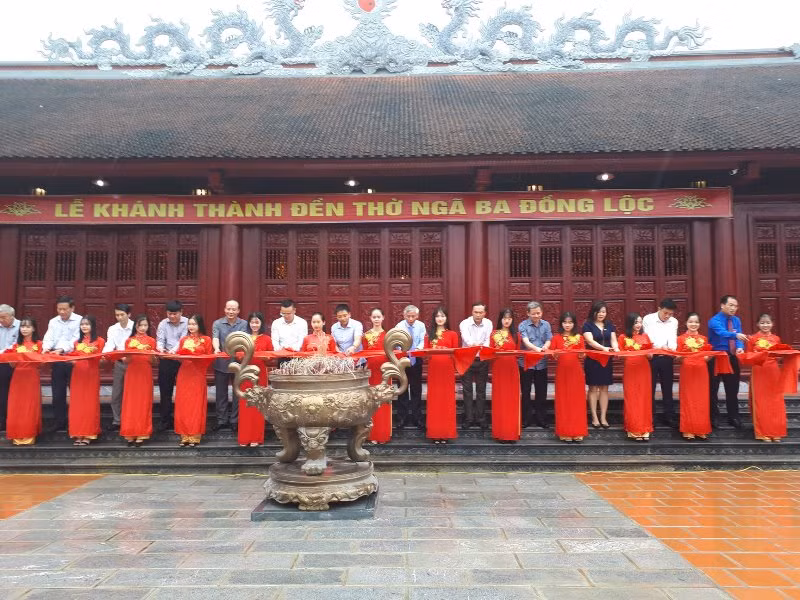  Cắt băng khánh thành đền thờ Ngã ba Đồng Lộc