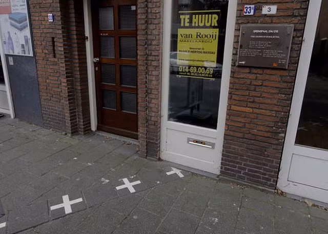 Đội tranh hạng ba World Cup có đường biên giới kỳ lạ nhất thế giới: xuyên qua một quán bar - Hình 5