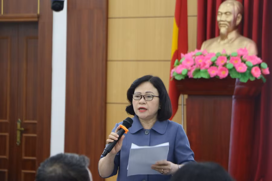 Thứ trưởng Ngô Thị Minh phát biểu định hướng tại Toạ đàm.