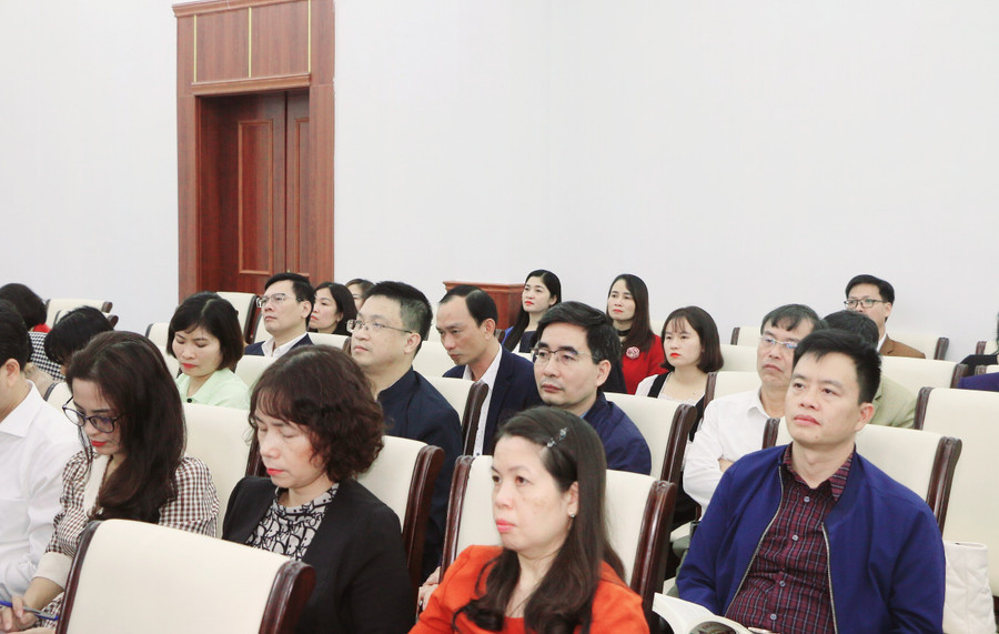 Tọa đàm thu hút sự tham gia của đông đảo đại biểu đến từ ngành Giáo dục, LĐTBXH, Nội vụ, Y tế của một số tỉnh thành. Tọa đàm thu hút sự tham gia của đông đảo đại biểu đến từ ngành Giáo dục, LĐTBXH, Nội vụ, Y tế của một số tỉnh thành.