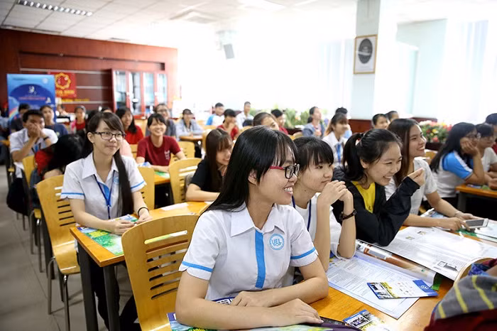 Sinh viên UEL trong giờ học