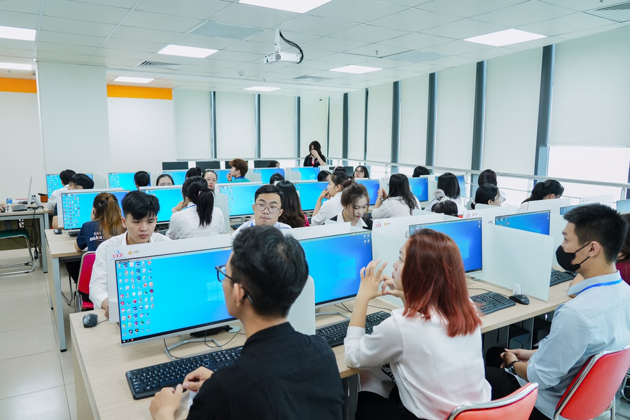 Các thí sinh chuẩn bị bước vào dự thi vòng loại.