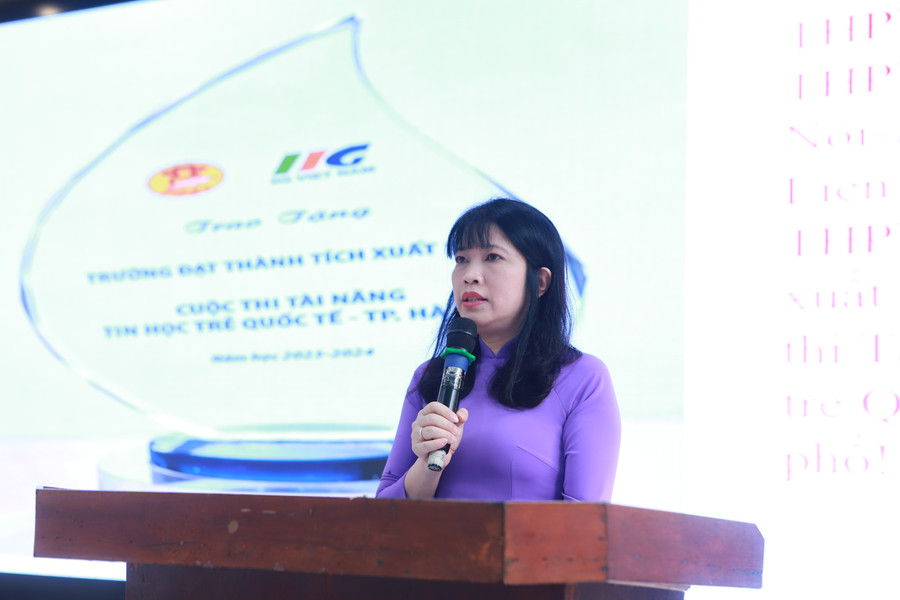 Cô Nguyễn Thị Diệu Thanh - Hiệu trưởng Trường THPT Sóc Sơn, Hà Nội.