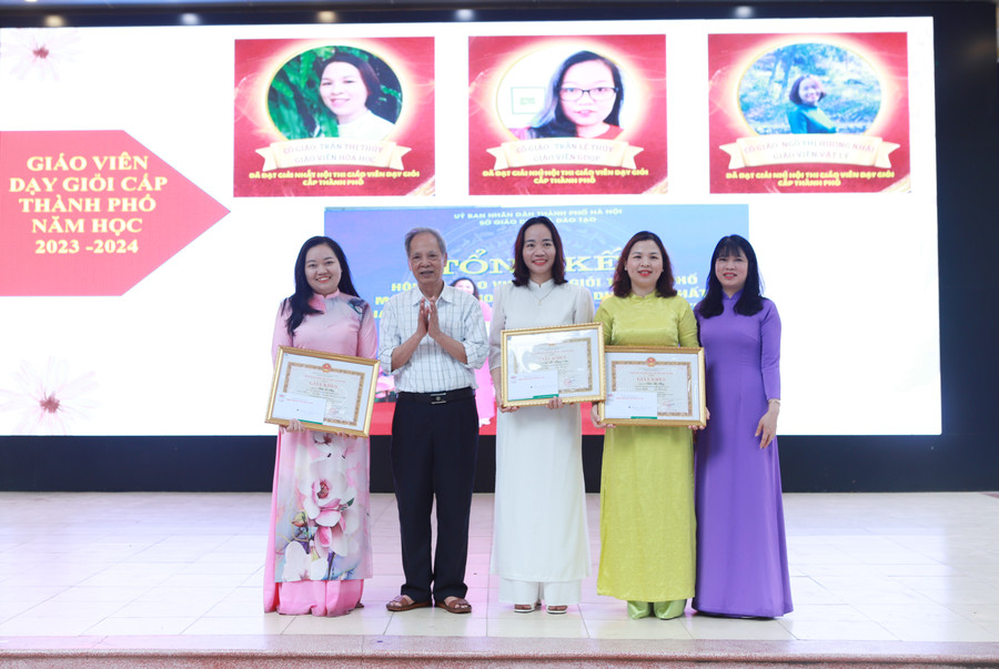 Thầy trò đã cùng nhau nỗ lực để có một năm học với nhiều thành tựu đáng tự hào.