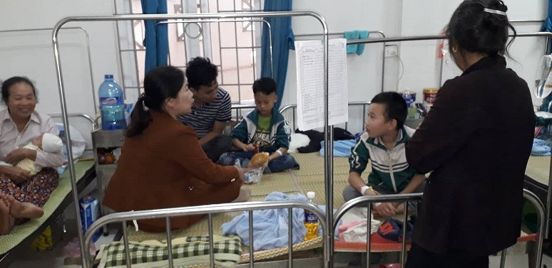 Nhiều phụ huynh cho biết, không đồng ý mua sữa học đường cho các cháu, tuy nhiên, nhà trường vẫn cung cấp cho con em họ sử dụng. Nhiều phụ huynh cho biết, không đồng ý mua sữa học đường cho các cháu, tuy nhiên, nhà trường vẫn cung cấp cho con em họ sử dụng.