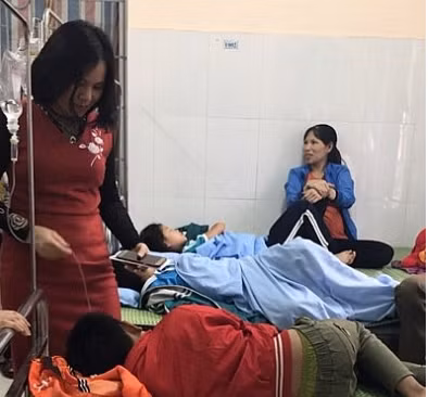 Thái Nguyên: 30 học sinh ngộ độc nghi uống sữa học đường Vinasoy